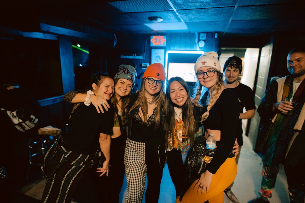 aleyah_shaw's tweet image. My friends are seriously so amazing idk what I did to deserve such incredible people in my life🥰🥰