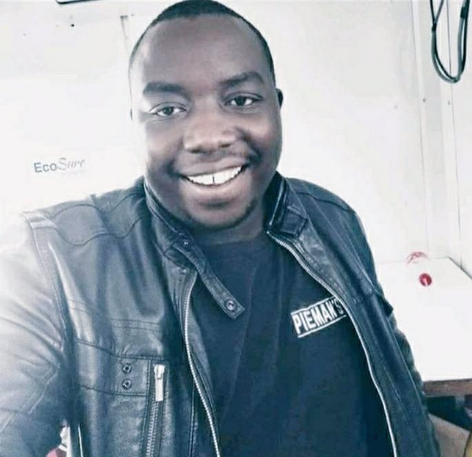 PLEASE STOP and Read👇🏿

A prospective MDC-Chamisa member of parliament was abducted yesterday, and nothing has been heard about him.

John Mupanduki was abducted at gun point at Nyika Growth Point yesterday afternoon. 

PLEASE RETWEET until he is found.
He needs your solidarity!