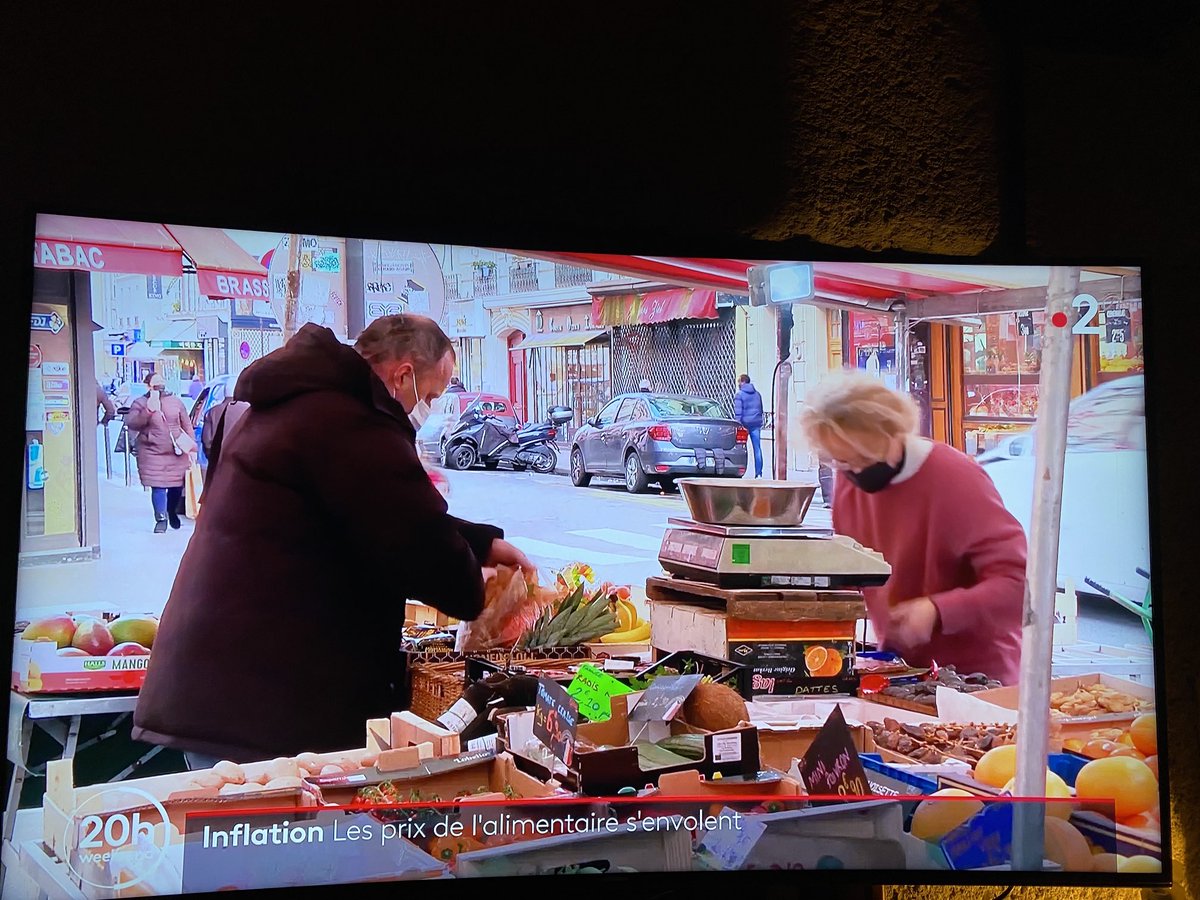 Inflation des produits alimentaires ☝️mieux vaut prévenir les consommateurs , nous ne  sommes qu au début , puisque bruxelles 🇪🇺prône une baisse de 20% de la production agricole 🍎🥖🥩🥚🍇🧀pour les 10 prochaines années 🥺au fait ☝️et en France 🇫🇷? Candidats présidentielles👂👂??