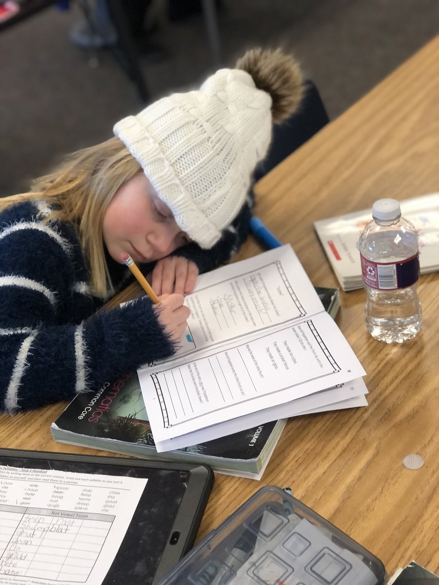 mrspohl1's tweet image. ☃️ Poppleton in Winter ❄️ 
📖 Small Novel Study: Reading, comprehension, &amp;amp; writing today✏️ #iteachsecond @USD449