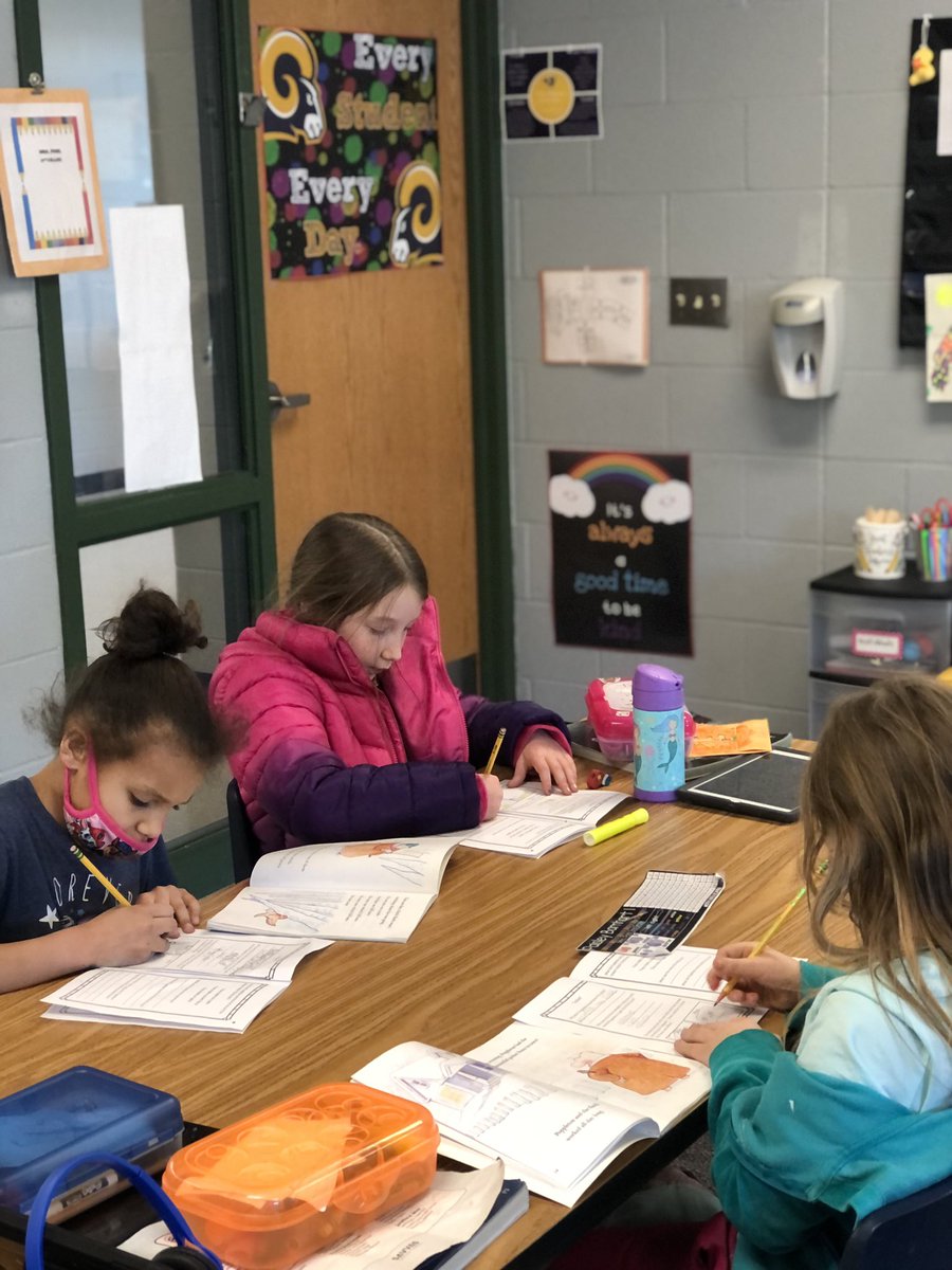 mrspohl1's tweet image. ☃️ Poppleton in Winter ❄️ 
📖 Small Novel Study: Reading, comprehension, &amp;amp; writing today✏️ #iteachsecond @USD449