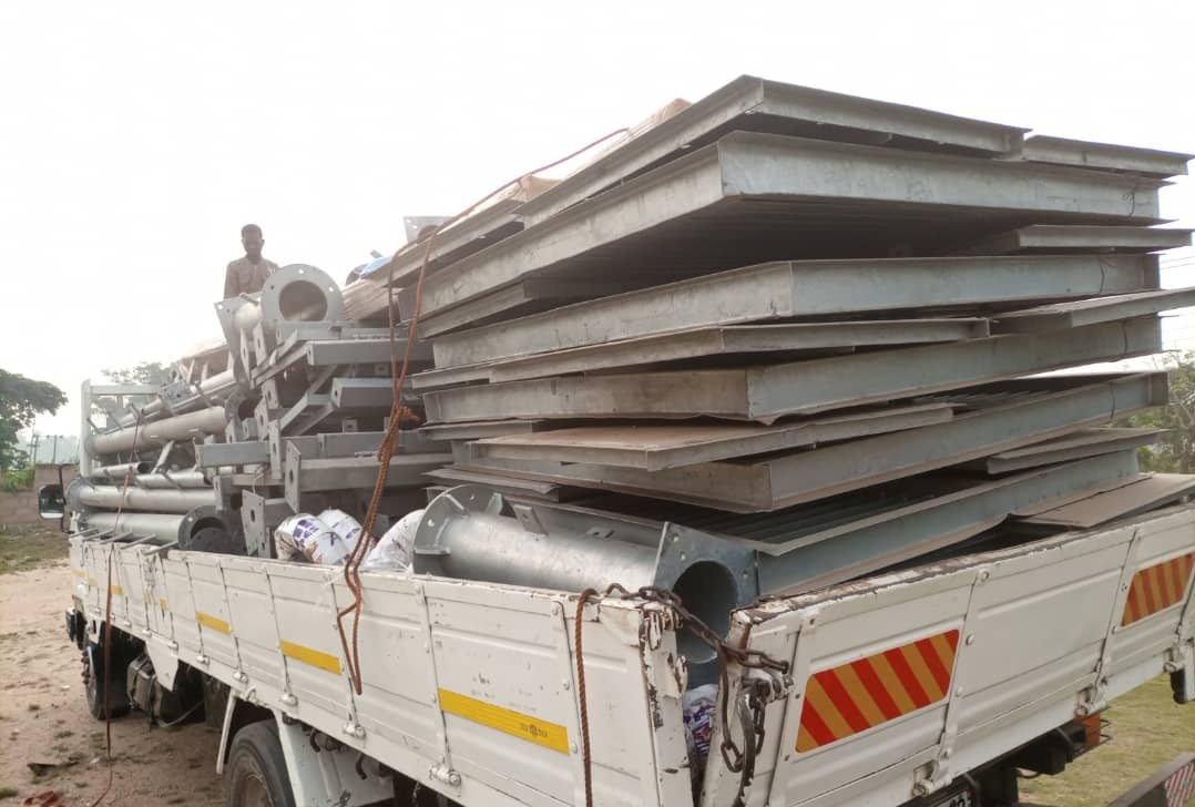FAnnohDompreh's tweet photo. After sustained efforts, the necessary hardware for extension of voice and data services to Kwasikrom and Assikabew, have been delivered under government's Rural Telephony Project. These underserved communities are now set to join the telephony grid. Progress! https://t.co/HXF2in8Nqr