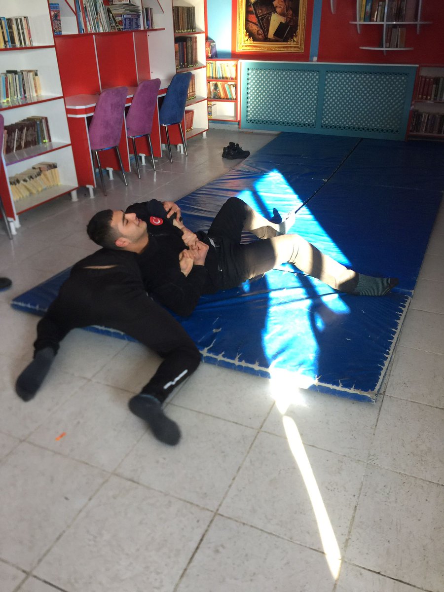 CanikCpal's tweet photo. Bu imkansızlığa rağmen bu yıl okulumuza 1 Altın, 1 Gümüş ve 3 Bronz madalya getiren öğrencilerimizi yürekten kutluyor başarılarının devamını diliyoruz. Bu süreçte öğrencilerimizi hazırlayan Beden Eğitimi öğretmenimiz Evin Sevinç'e ayrıca teşekkür ederiz. https://t.co/rw0bqvn0nH