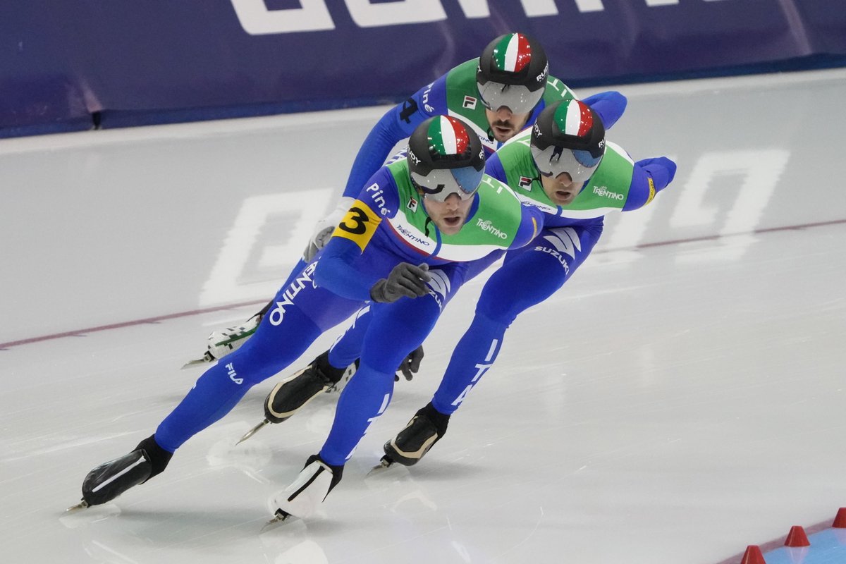 Coninews's tweet photo. DOPPIO BRONZOOOOO! ⛸️
Nella giornata di apertura degli #Eurospeed ad Heerenveen l'Italia sale sul terzo gradino del podio con Michele #Malfatti, Andrea #Giovannini e Davide #Ghiotto 🥉 nel Team Pursuit e con Francesca #Lollobrigida 🥉 nei 3000 metri! 🥳
#SpeedSkating @fisg_it https://t.co/61gwkrpJfg