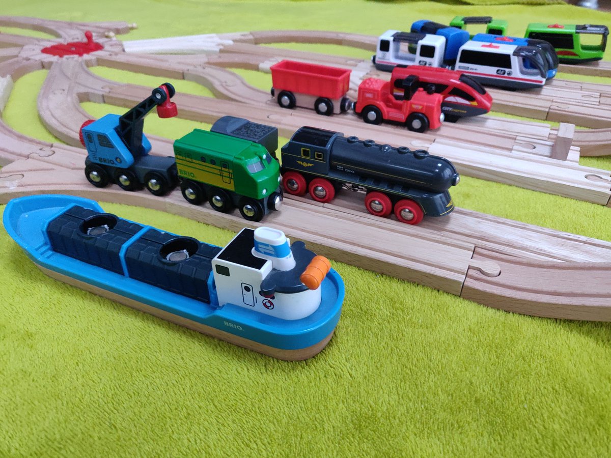 Toy Train Tracks tweet media