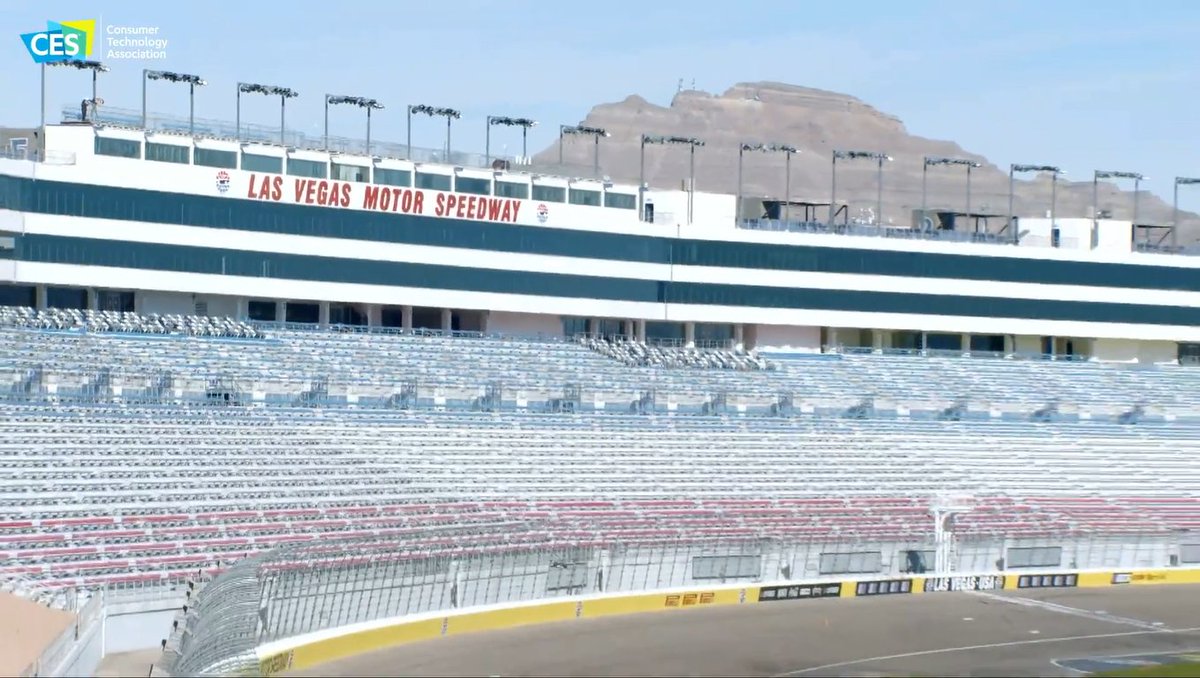 LanceUlanoff's tweet image. Too bad about the stands. Darn COVID. #autonomouschallenge #CES2022 #CES