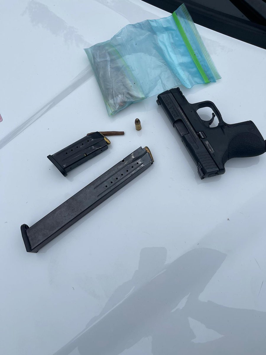 HCSO_D3Patrol's tweet photo. D3 C.R.U conducted a traffic stop in East Harris County. The driver who was also a documented Gang member was taken into custody. A stolen pistol was recovered and drugs were seized. #SAFE #COPS https://t.co/Xj8xUYRxFX