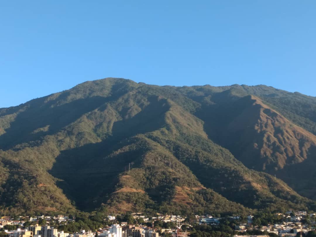 Envíame una foto de tu Amanecer donde quiera que estés para retwitearla