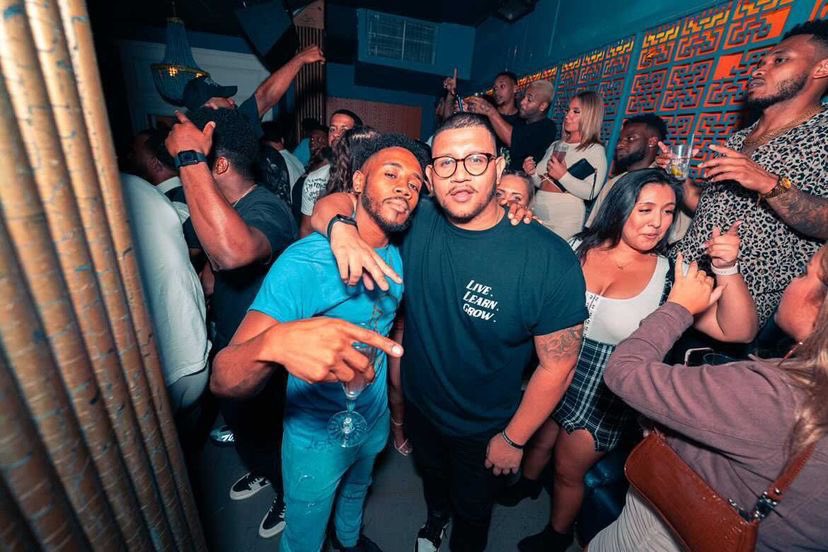 _LIFESCRAZY's tweet photo. Our Guy @gimmesnax repping crazy! 🎧🍕🔥🌴 #LIFESCRAZY https://t.co/GVgCVcFXO2