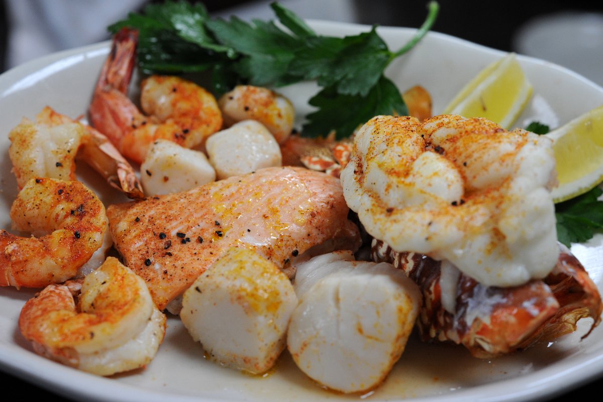 KreisSteakhouse's tweet photo. Our famous #SeafoodPlatter... It's how #Kreis' does #FishFriday!
#LobsterTail #SalmonFillet #Shrimp #Scallops #KreisSteakhouse https://t.co/LguEIOk0HZ