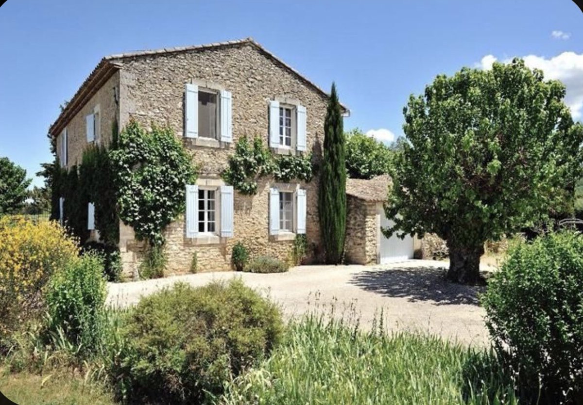 Alexandre880888's tweet photo. On allait à la pêche
Aux écrevisses avec monsieur l'curé
On se baignait tout nus, tout noirs
Avec les petites filles
Et les canards… #ninoferrer #cotesud #provence #soleil #maison https://t.co/ZbmNyDvcma