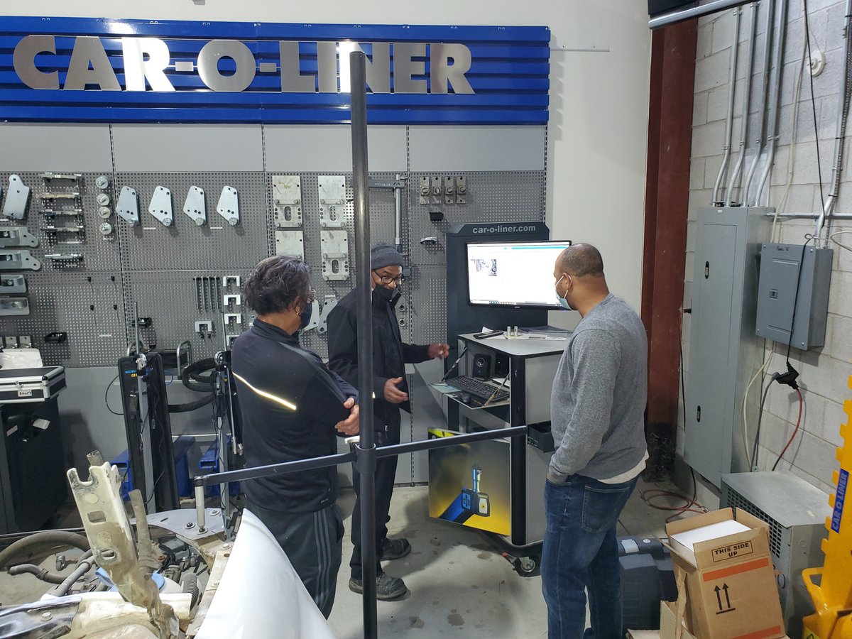 flatlinespray's tweet image. Bodyshop technicians at Ken Shaw Lexus Toyota with their most recent achievement.  Ken Shaw now has a total of 5 technicians trained by Car-O-Liner.  Congratulations to John Bennett and his team!