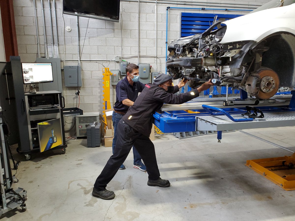 flatlinespray's tweet image. Bodyshop technicians at Ken Shaw Lexus Toyota with their most recent achievement.  Ken Shaw now has a total of 5 technicians trained by Car-O-Liner.  Congratulations to John Bennett and his team!