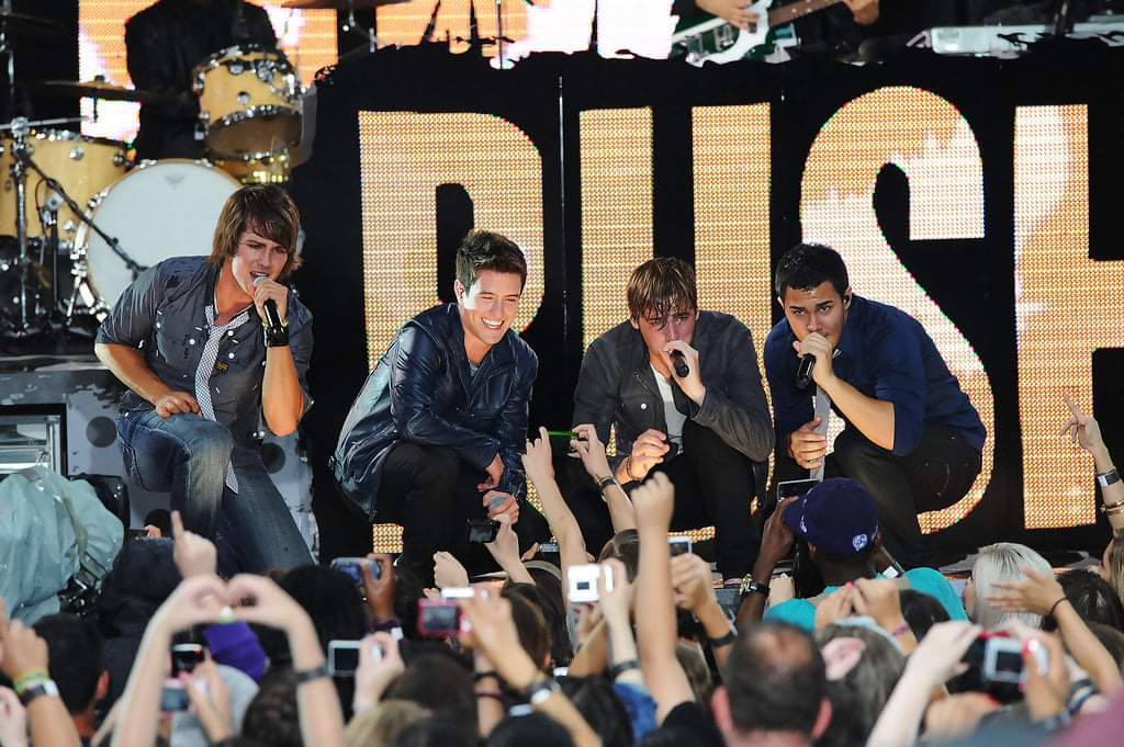 FansBTRmexico's tweet photo. La página de @bigtimerush subió estas dos fotos. Como empezaron y como continúan ❤️. Esperemos que esto dure siempre. #Rusher4ever https://t.co/caaARcu5k3