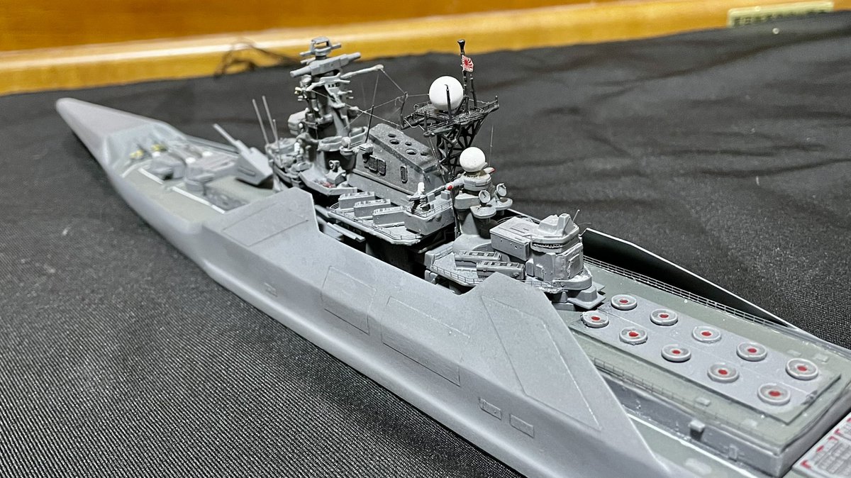 ggg2479's tweet photo. 戦略ミサイル戦艦「美濃」改装終了しました！

古い艤装は撤去しステルス性を意識したデザインに。
新たに8インチのレールガンを搭載することでSLCM、SLBMの飽和攻撃任務以外にも対空目標への迎撃任務を行えるように改装されました。

#架空艦
#艦船模型 https://t.co/6twOrQCqJu