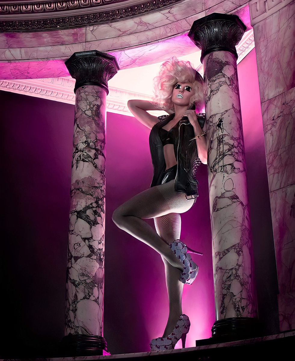 Lady Gaga wearing Hello Kitty heels while protecting the portal to Chromatica already in 2009