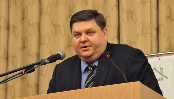 xxPashaAngelxx's tweet image. ⚡️⚡️⚡️ ‍Мэр Подольска подал в суд на жительницу города, назвавшую его жирным. 
«Его тушу жирную проще в окно выкинуть!», «К жирному фиг зайдешь!», - писала женщина «ВКонтакте» 
В итоге обиженная свинья написала заявление в прокуратуру.
Давайте сделаем его максимально знаменитым!