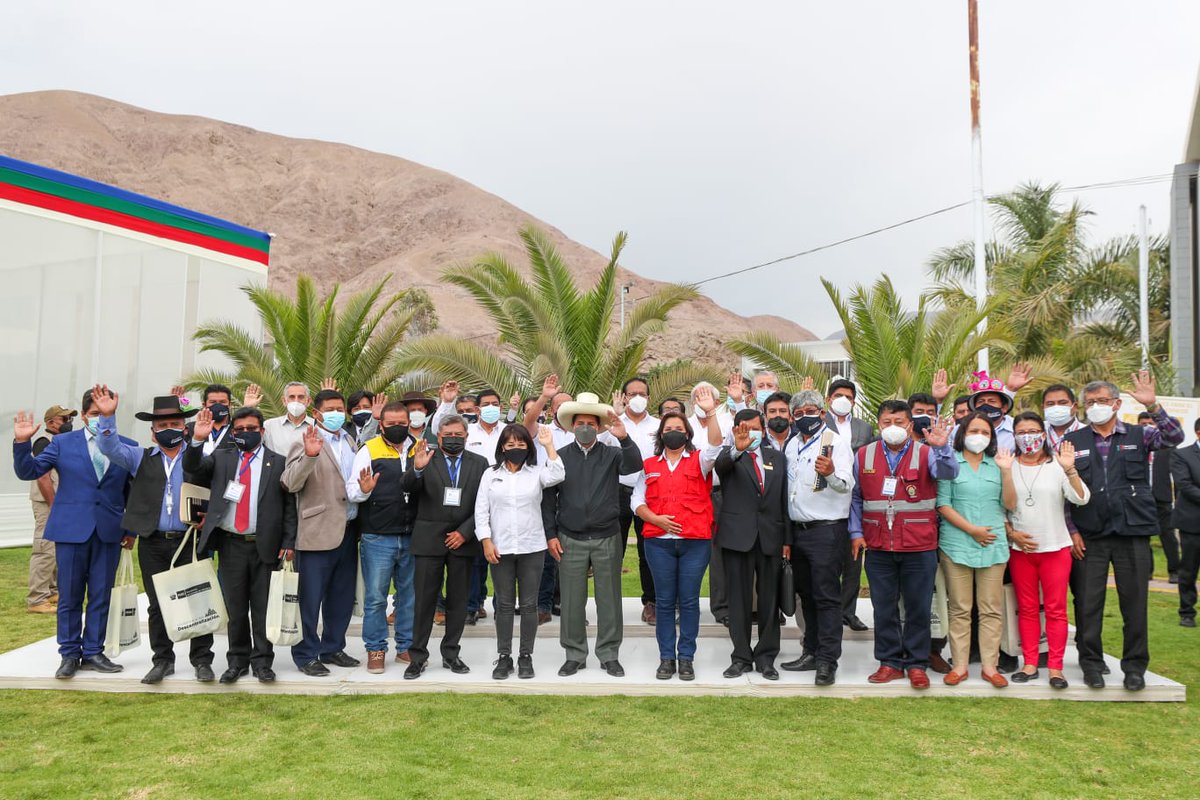 Hoy en Moquegua participamos del II Consejo de Ministros Descentralizado. Escuchamos demandas de autoridades locales y expresamos nuestra voluntad para encaminar acciones conjuntas y prioritarias en temas de salud,retorno a clases, agua, saneamiento, electrificación, entre otros.