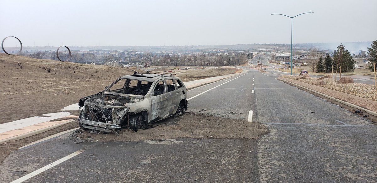 TracyExploresCO's tweet photo. Still waiting for an answer from @JeepCares @Jeep @ChryslerCares @Chrysler 
regarding my #2020grandjeepcherokeelimited just shutting down during an evacuation from the #marshallfire

Please show me that you care and want to address the issue that put my life at risk! https://t.co/ntmk1HBXjq