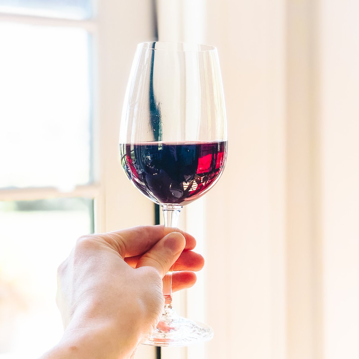 You did it! 
You made it though the first week of 2022! 
Pour yourself a glass, you deserve it! 
Cheers🍷