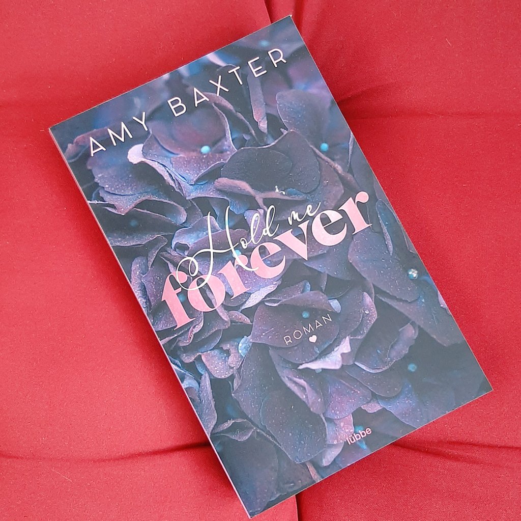 clouds_walking's tweet photo. Vor ein paar Tagen lag das neue Buch von @AmyBaxterAuthor aus dem @bastei_luebbe Verlag im Briefkasten. HOLD ME FOREVER ist der erste Band der "Now and Forever"-Serie. Welche #buchpost ist bei euch zuletzt eingetrudelt? #amybaxter #lübbe #beebooks #liebesroman #youvegotmail https://t.co/cQBUtpPvkn