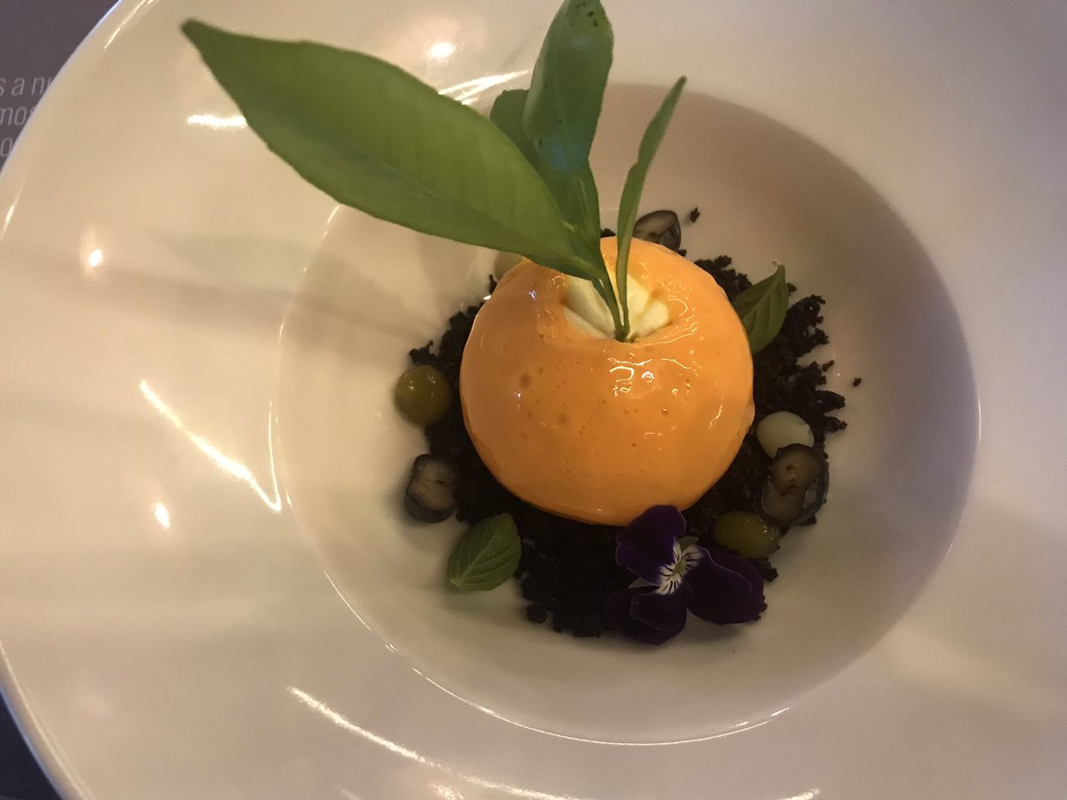 Una excursión por el país hoy - un ceviche, luego una fritada y, gracias al Chef Francisco, un postre. Pero ¿qué creen que es el postre? 
Gracias <a href="/JWMarriottQuito/">JW Marriott Quito</a> por la reunión