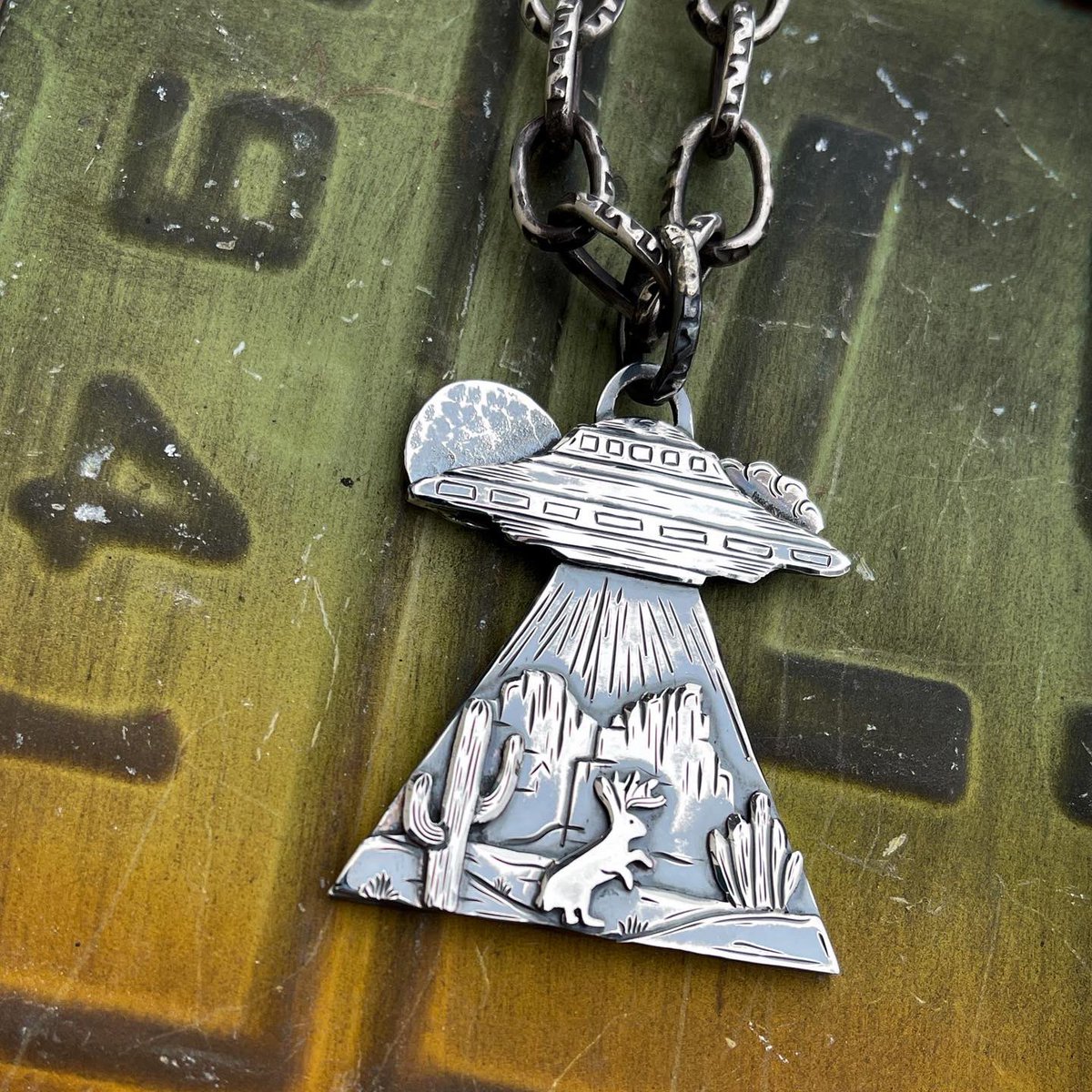 rideranksilver_'s tweet image. “The Last Jackalope in the West”

Sterling silver necklace pendant made from 9 different pieces all layered together