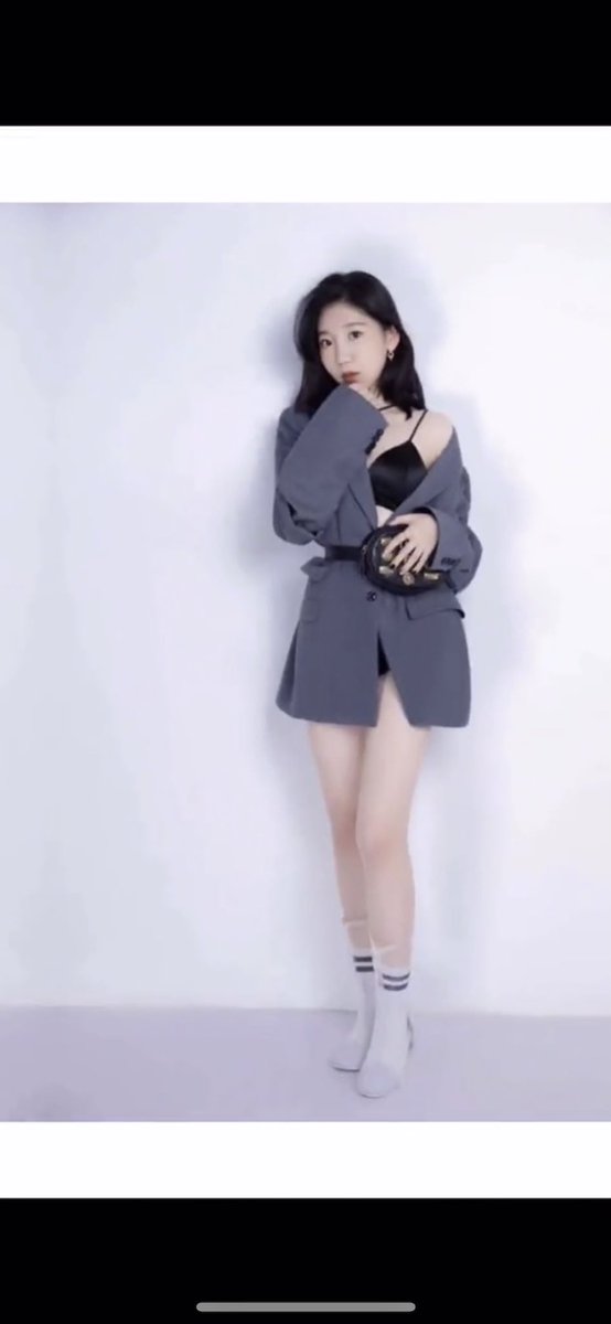 【宝藏女孩】穿蓝衣这个女孩，大家还记得吧，套路小兰这么久终于搞到了她的微信。才发现也是个宝藏女孩。她这几双穿白袜的照片。让人感到内心是个sao货。不知道她拍完，下体会不会湿🤔🤔她的原味有点重，已经上新 https://t.co/LXUovfXD70