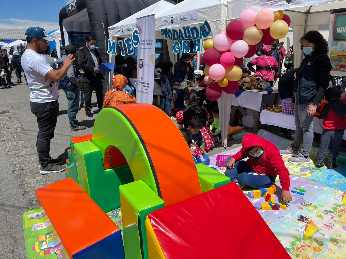 GoberCarchi's tweet photo. La Primera #BrigadaDelEncuentro 2022 se desarrolló en el cantón Bolívar, donde se atendió a mil personas de los más de 1200 asistentes y la presencia de 23 stands del Ejecutivo Desconcentrado. https://t.co/yyGJbdHXxW