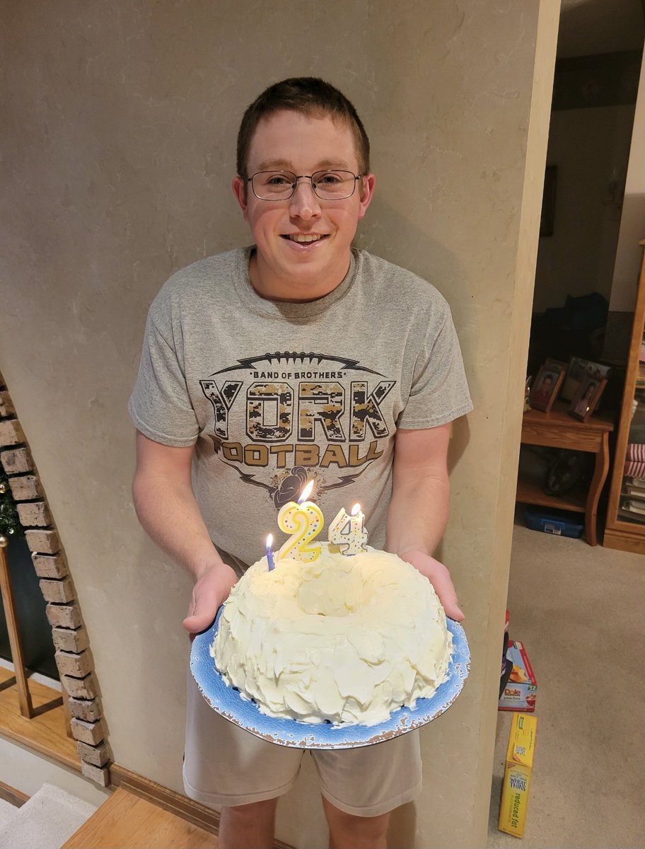 LJKaliff's tweet photo. 🎂🎂2️⃣4️⃣ https://t.co/fKb0SifRtN