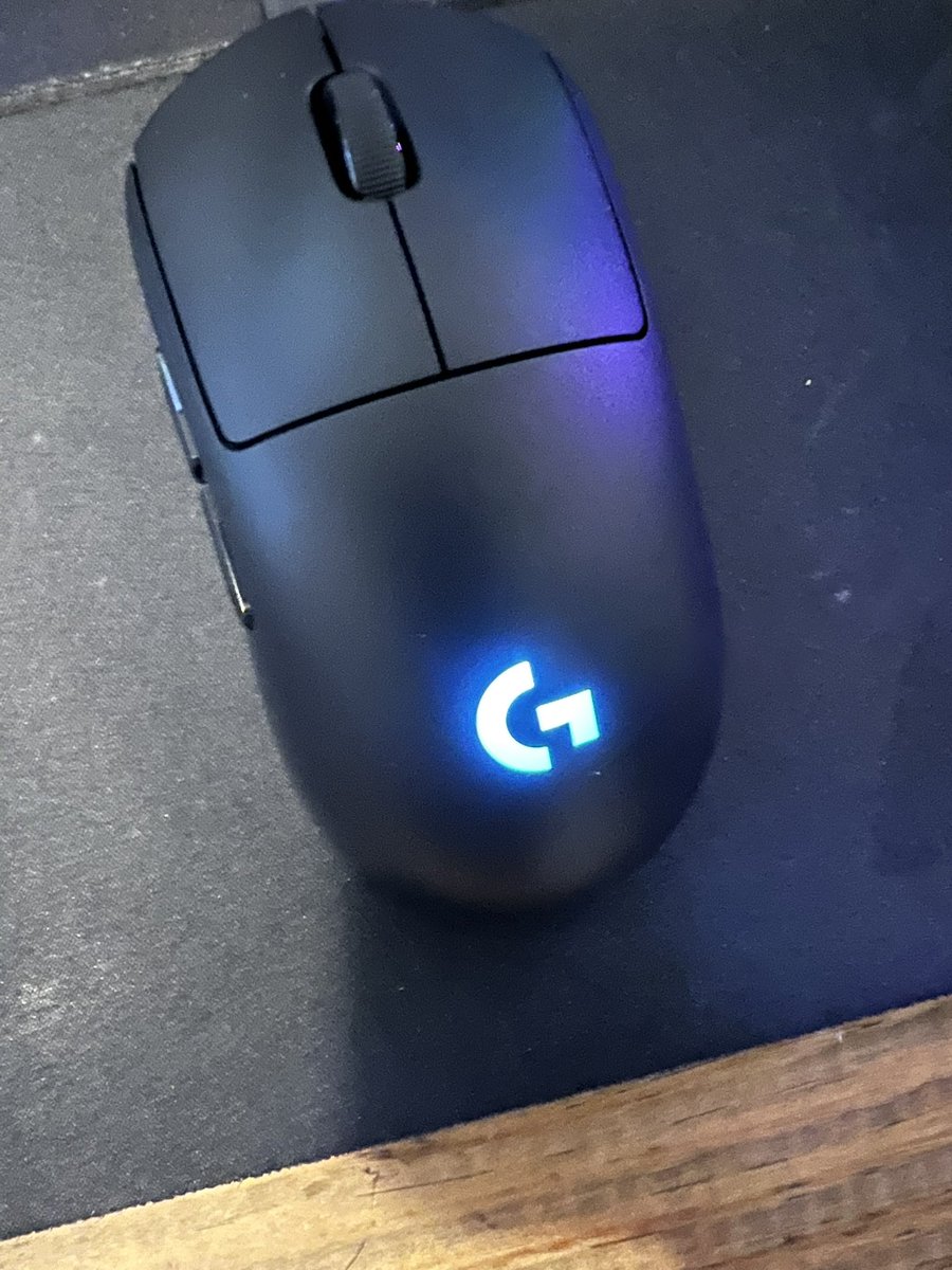 seraphicdb's tweet photo. New double foot pedal so I can toggle mute with one and deafen with the other so I don’t have to take my hand off my keys/mouse. Also new mouse! Let’s goo! https://t.co/rAT0Tstq4X