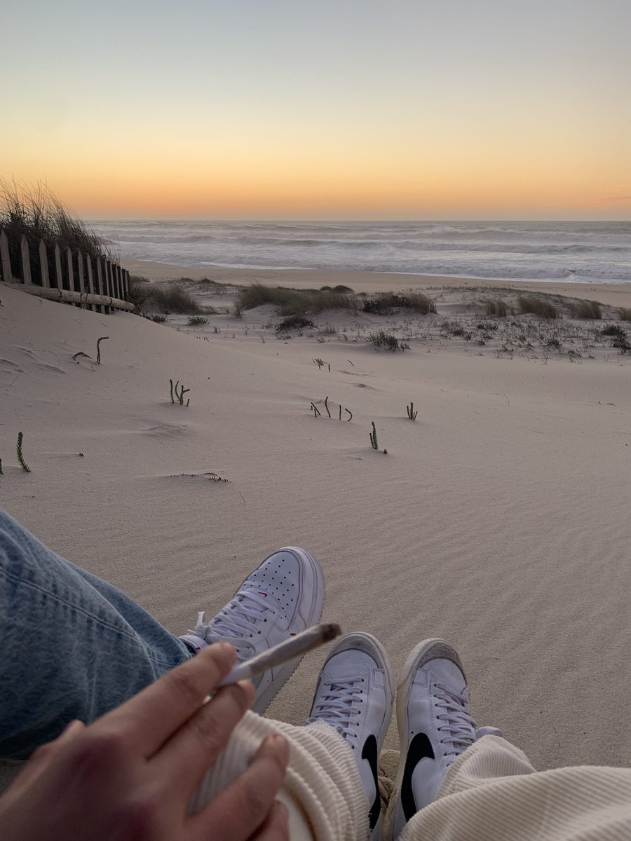 <3