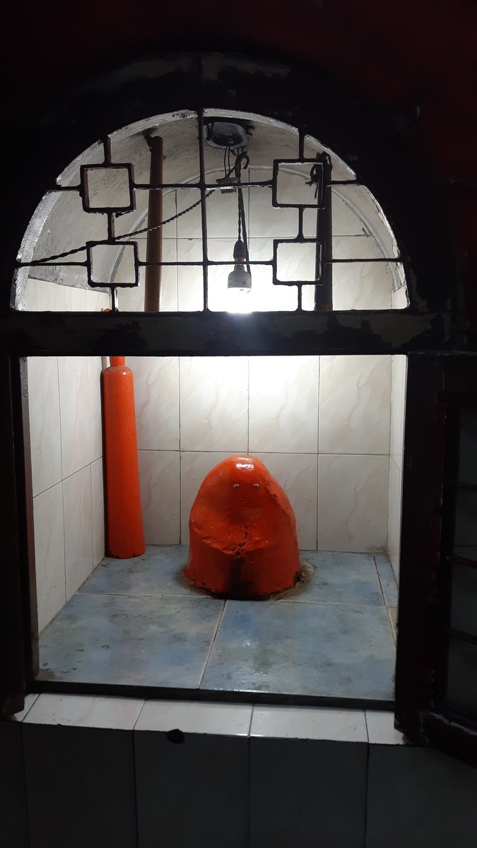 GodboleSandeep's tweet image. सोट्या म्हसोबा (Baton Mhasoba) #UnusualNames, Laxmi Rd #Pune gets its name from batons/staff (as seen) hung in temple, prob offered by satisfied devotees. Earlier was where Laxmi Rd runs today. Deity has existed since 1700s, then beyond farthest point in Pune. #KnowPune