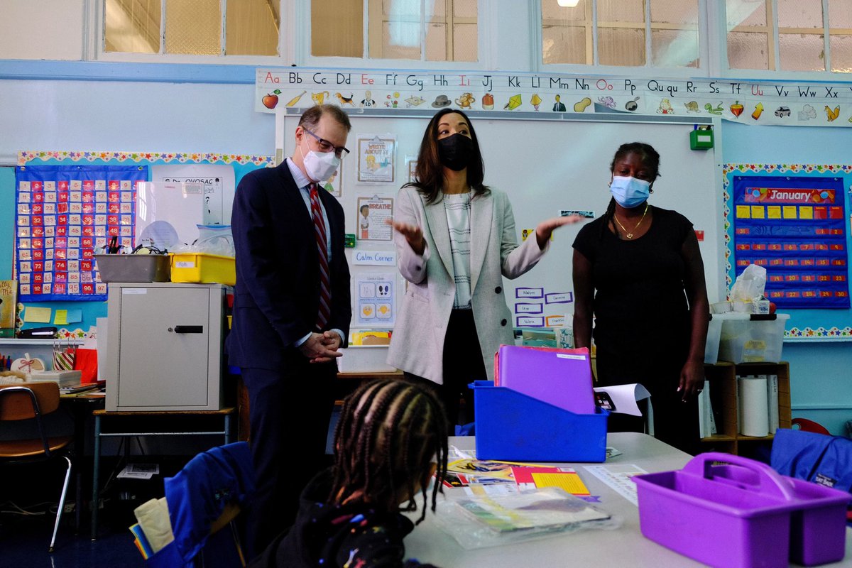 CarlinaRivera's tweet image. Today I walked EV school @STARAcademyPS63 with @MarkLevineNYC to talk directly to families. All students must have access to their education, and no staff should feel like they’re putting their own homes at risk to do their job. More resources + testing are urgent priorities.