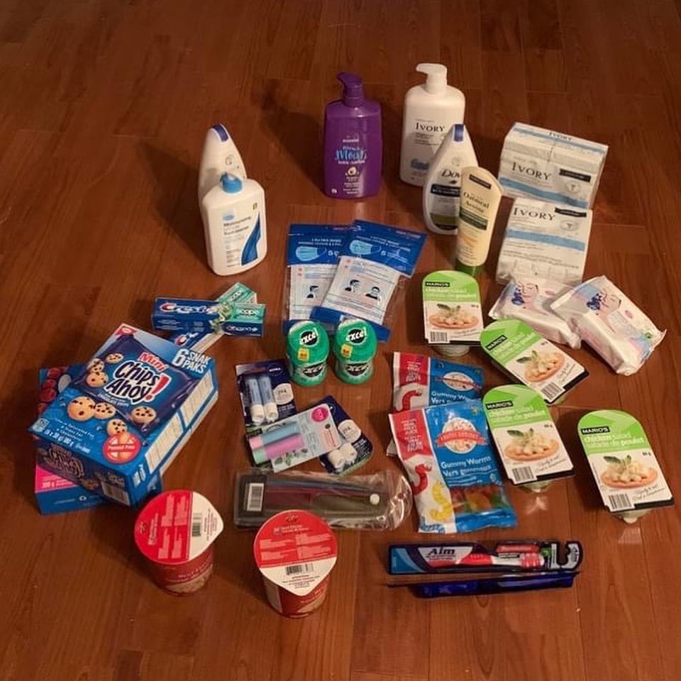 RHACanada's tweet photo. Here it is…one box ready to go!
32 items for the homeless - some tasty snacks and various hygiene items

One for each day in December + one for good luck

Collection and delivery starts next weekend until end of Jan

For info and to help with more: https://t.co/5JPGNobxPn https://t.co/z2X8Rqm8ez