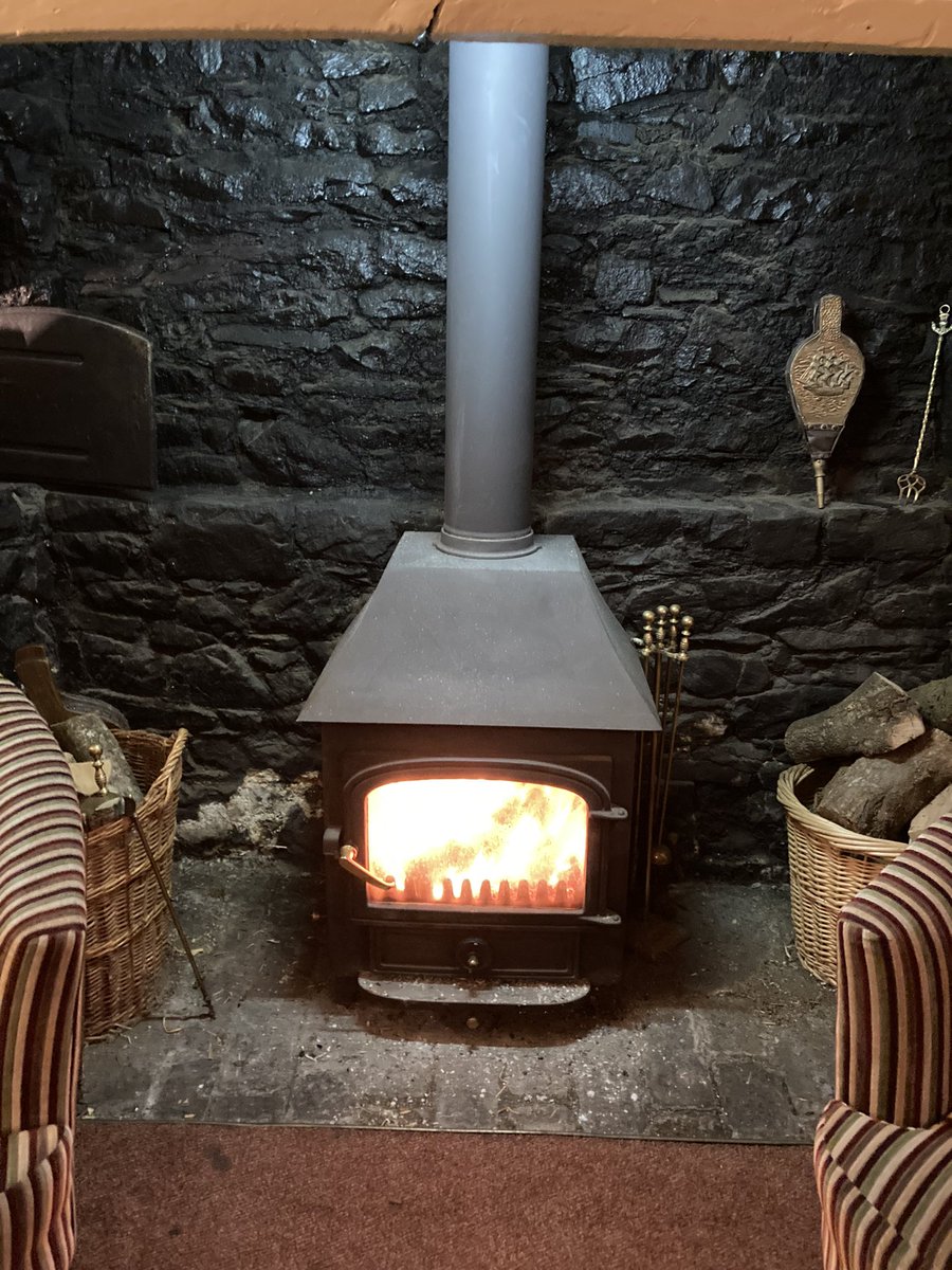 Kriggie1's tweet photo. 13th century village pub. Now a Michelin star restaurant. Great food, lovely ambience whatโs not to like? #MasonsArms #Knowstone https://t.co/dmvq5qmSdp