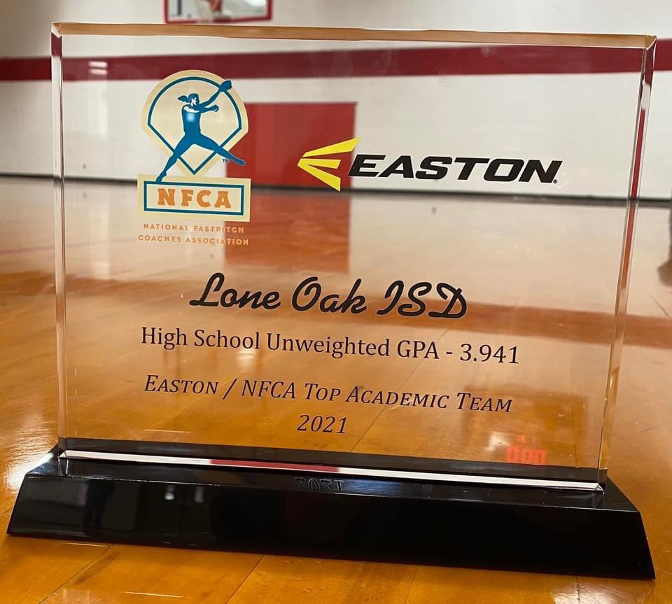 The Lady Buffaloes 2021 softball team have been recognized with having the highest TEAM GPA in the NATION with a 3.941.
Thank you <a href="/NFCAorg/">National Fastpitch Coaches Association</a> for this prestigious honor!!! Hard work..paying off!!! <a href="/LOISDAthletics/">Lone Oak Athletics</a> <a href="/LoneOak_HS/">Lone Oak High School</a>