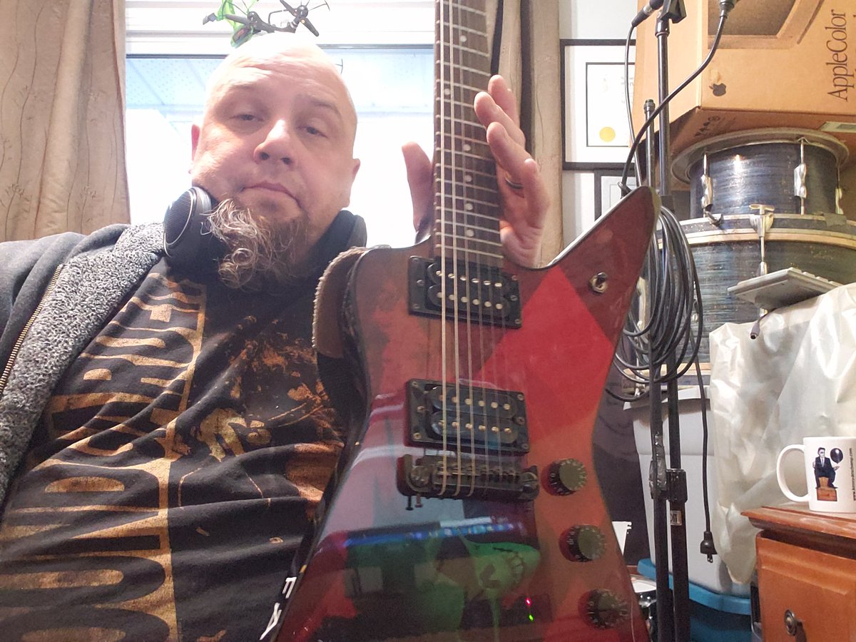 ShauneWalt's tweet image. So @Wardworkz, what would you say about a couple of your tunes in drop C?
#askingforafriend #RIPDime #Studio #Riffage #crossgenre2022
