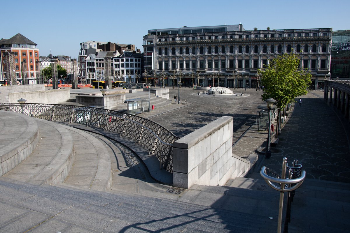 Ça va faire 2 ans mine de rien... Et ces images de #Liège déserte pendant le #confinement me donnent littéralement le vertige 😳 #covid19
▶️Album: flickr.com/gp/livefromlie…