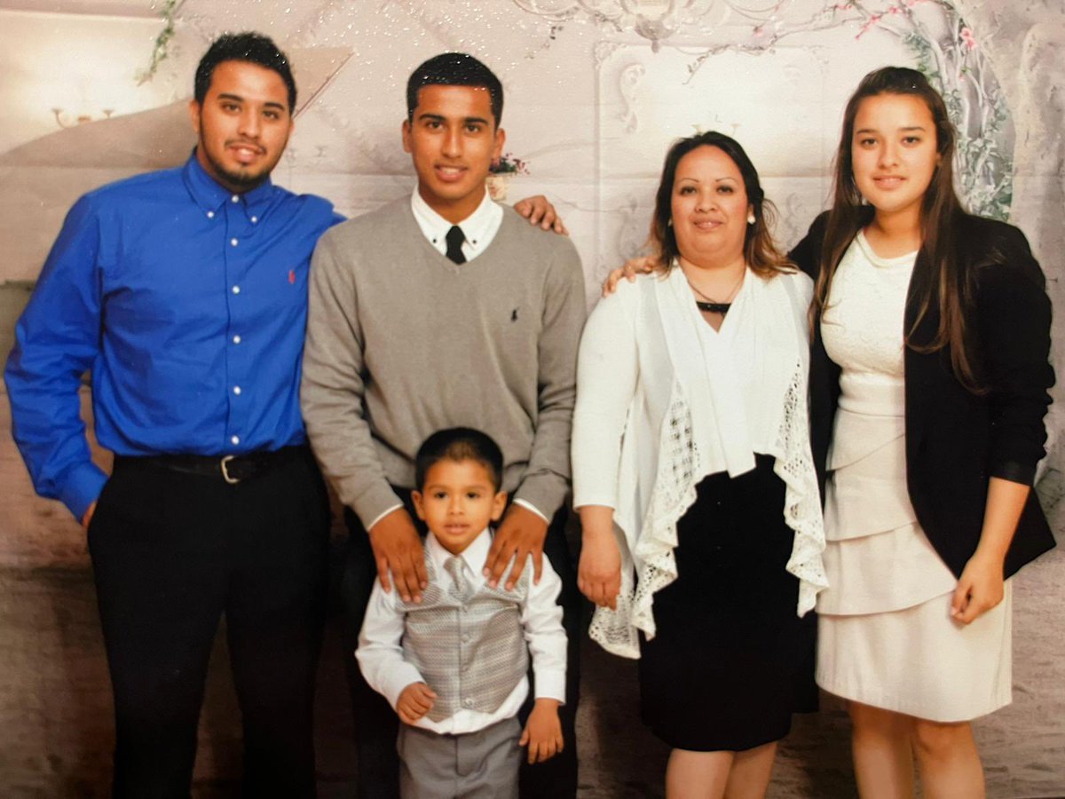 JoseeBecerra's tweet photo. Our family won’t ever be the same without you Sis. You were the most passionate, kindhearted and caring person I knew. You were the anchor of the family and you held us down through all the difficult moments. You were one that brought us all together. Thank you for being you.🤍 https://t.co/1byaOurA6S