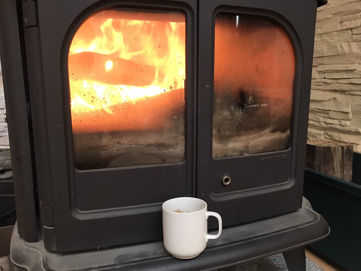 火とコーヒー

マッチをすり、火を入れる
冬の愉しみ