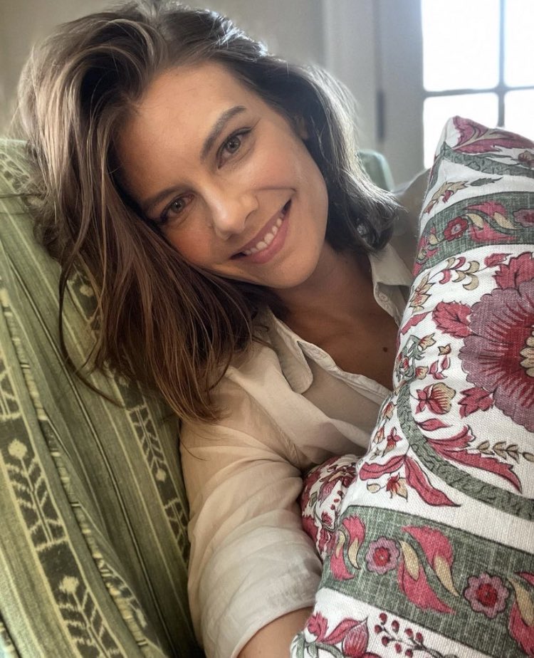 SCREAMING happy birthday to this amazing woman right here <3 thank you for getting me through tough times