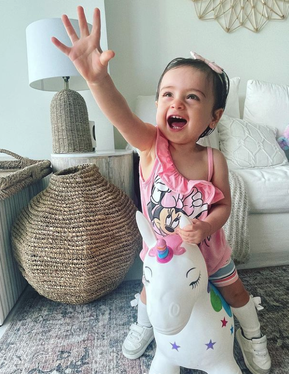 unifamosos's tweet photo. ¿Cuántos cómo #BabyMega? ¡Felices porque hoy es viernes! 😃🥳😜 https://t.co/ElQuOax3fh