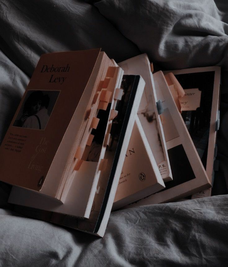 ✦ ׄ⁕ 𝐋𝐢𝐯𝐫𝐨𝐬 𝐩𝐚𝐫𝐚 𝐥𝐞𝐫 𝐞𝐦 𝐔𝐌 𝐝𝐢𝐚 ✦ ׄ⁕
           
                                         ~ 𝐚 𝐭𝐡𝐫𝐞𝐚𝐝...