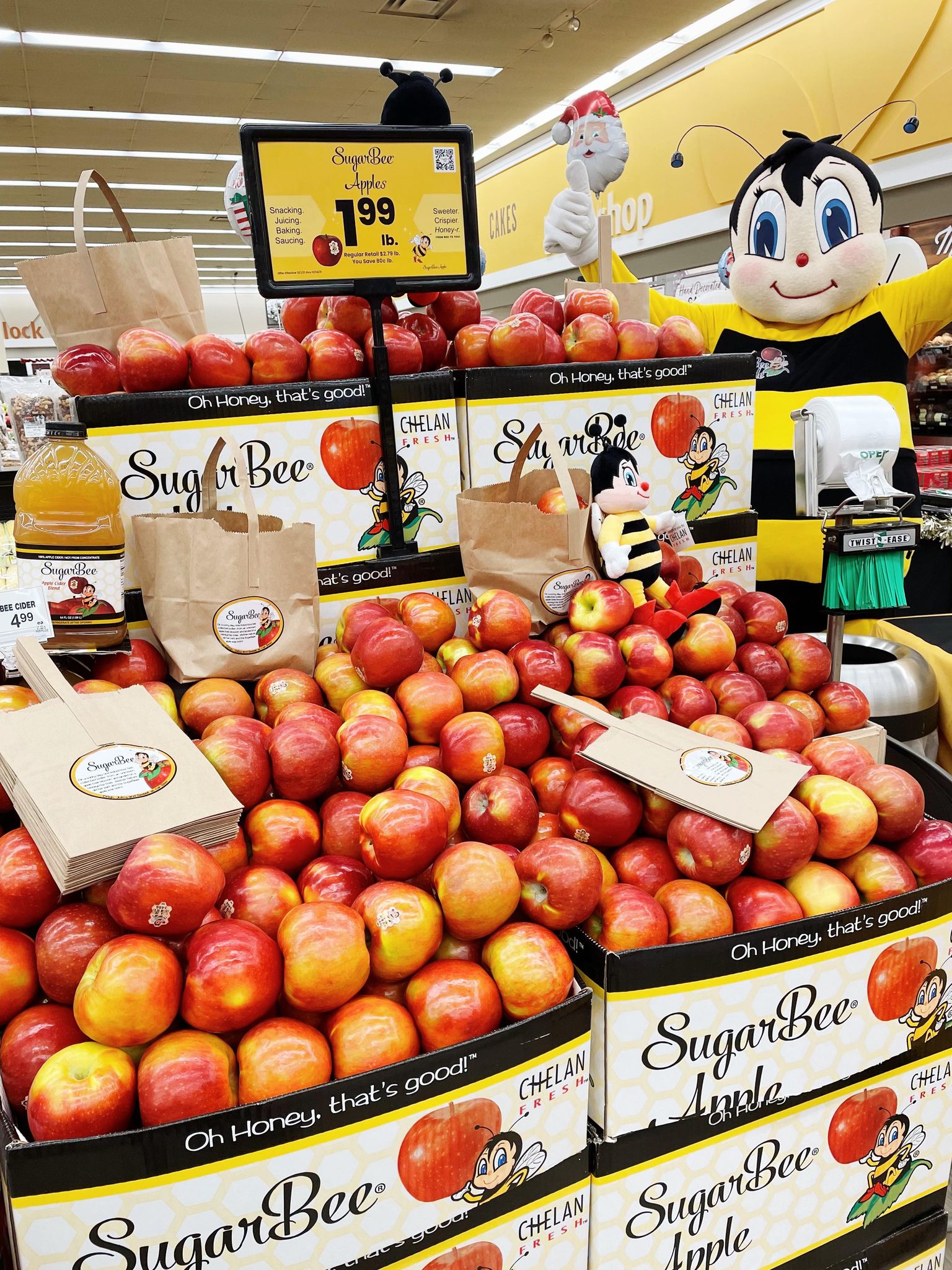 SugarBee® Apple on X: Market Street displaying our big, crisp, juicy  SugarBee® apples! Bring some home today!😍 #SugarBeeApple #FromBeeToYou  #GroceryHaul #MarketStreet #Texas  / X