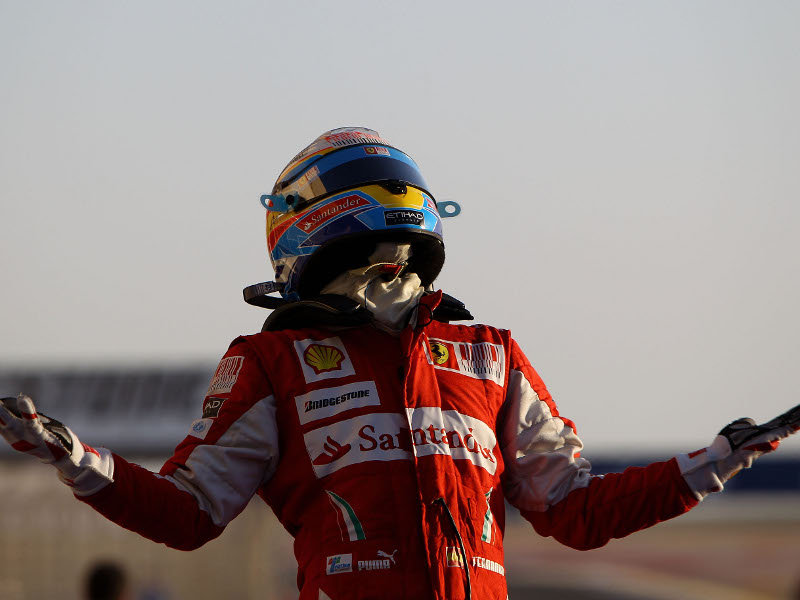 Formula1Verse's tweet photo. O CAMPEÃO VOLTOU!! @alonsof1v GRITA ISSO DE FORMA ESPLENDIDA NO RADIO APOS O ENGENHEIRO ANUNCIAR QUE ELE É O VENCEDOR DO MALUCO GRANDE PREMIO DO AZERBAIJÃO DE 2018!!!! E DIVIDINDO PODIO COM @nasrf1v E @LaNorris_F1 QUE PASSOU @sainzF1v NA ULTIMA VOLTA O ESPANHOL VOLTA A O TOPO!!! https://t.co/jqpmI8wsNB