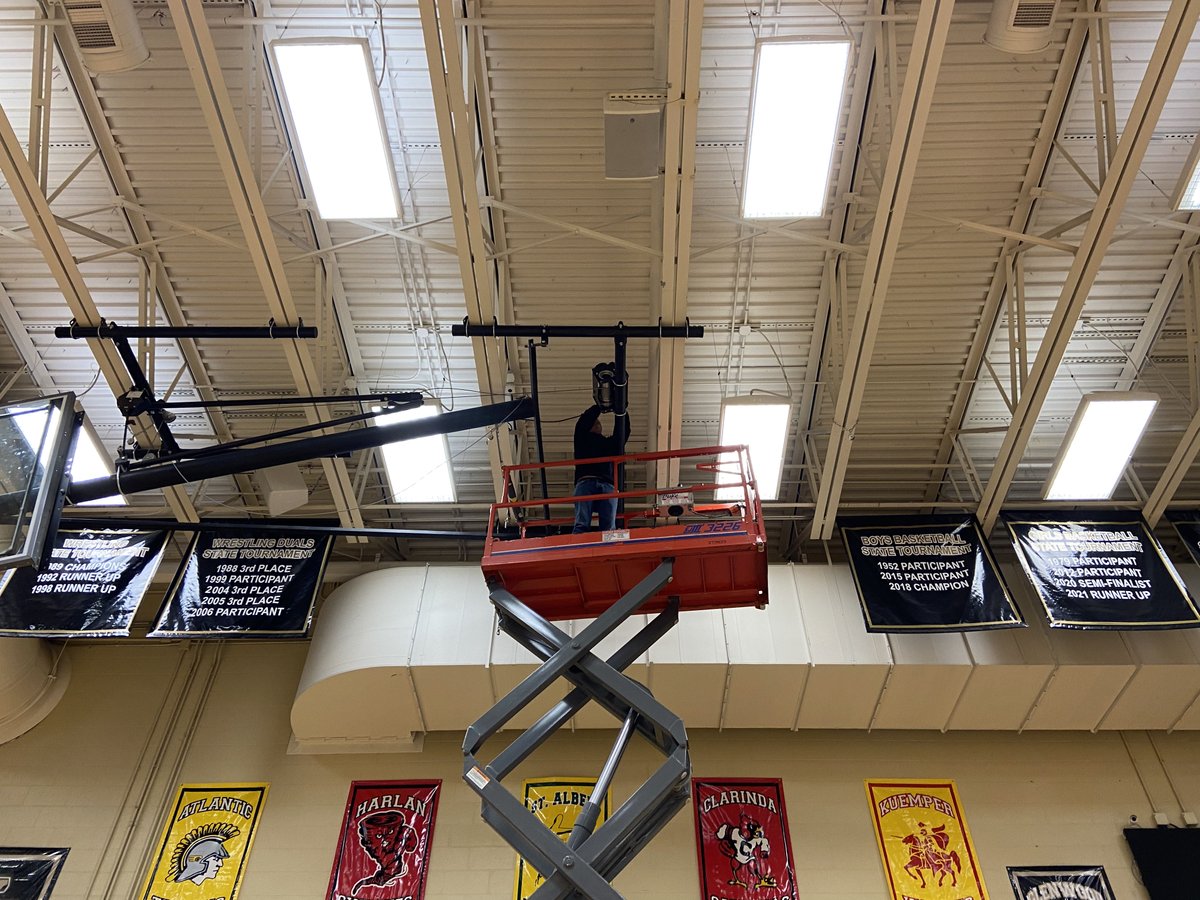 GlenwoodRams's tweet photo. Thanks to GCSD maintenance man Tracy Johnson for coming to the rescue today when our main gym hoop wouldn’t lower at 2:30pm! We are now playing JV girls basketball &amp; I got a free educational lesson on what a capacitor is and does! #ADProblems https://t.co/jdWA1tmLA8