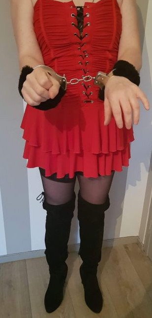 Est-ce que j'ai &eacute;t&eacute; si m&eacute;chante ??? Bises  Julia https://t.co/z3GpWcAt1L https://t.co/lHVXGdUW7u