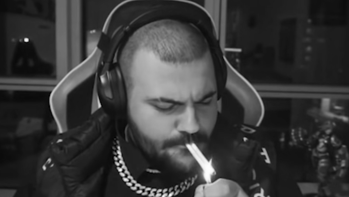 PankylolVideo's tweet photo. Aşktan yana gülmedim kara bahtım ben ölmedim @pankyyLoL https://t.co/kq2aejjbpz
