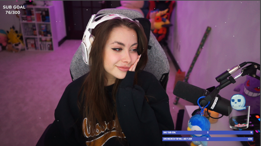 🤍 LIVE WITH A LATE NIGHT STREAM 🤍
                       val and apex :)

>>any rts and support appreciated :)<<
twitch.tv/shortyple